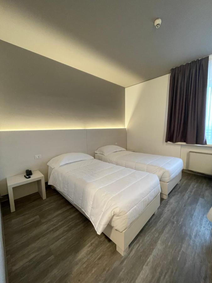 Hotel Albatros Mestre Bagian luar foto