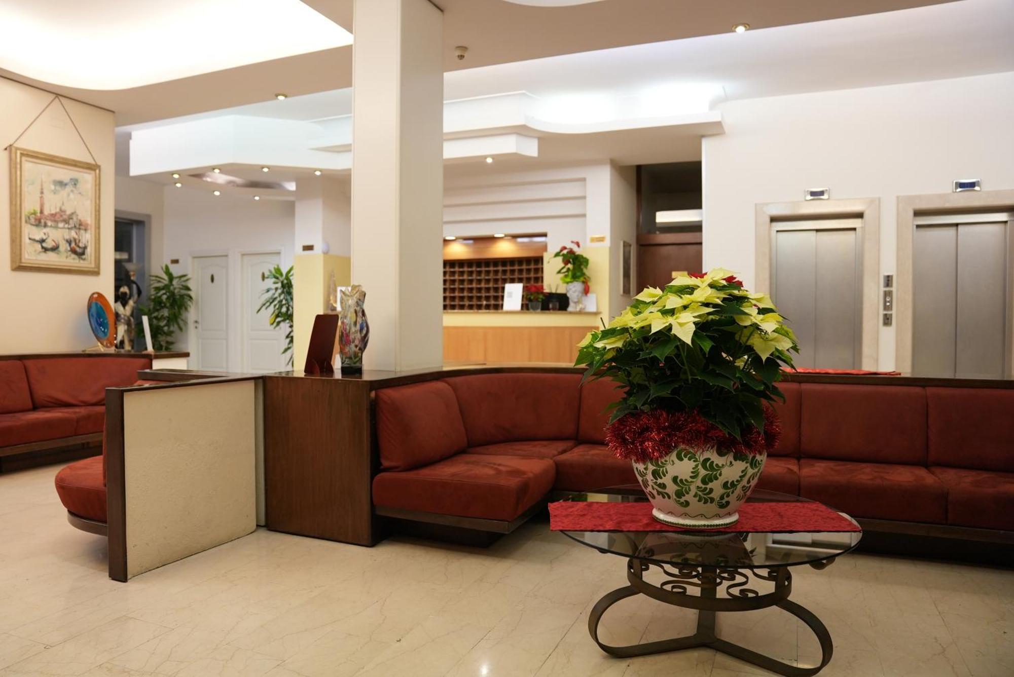 Hotel Albatros Mestre Bagian luar foto