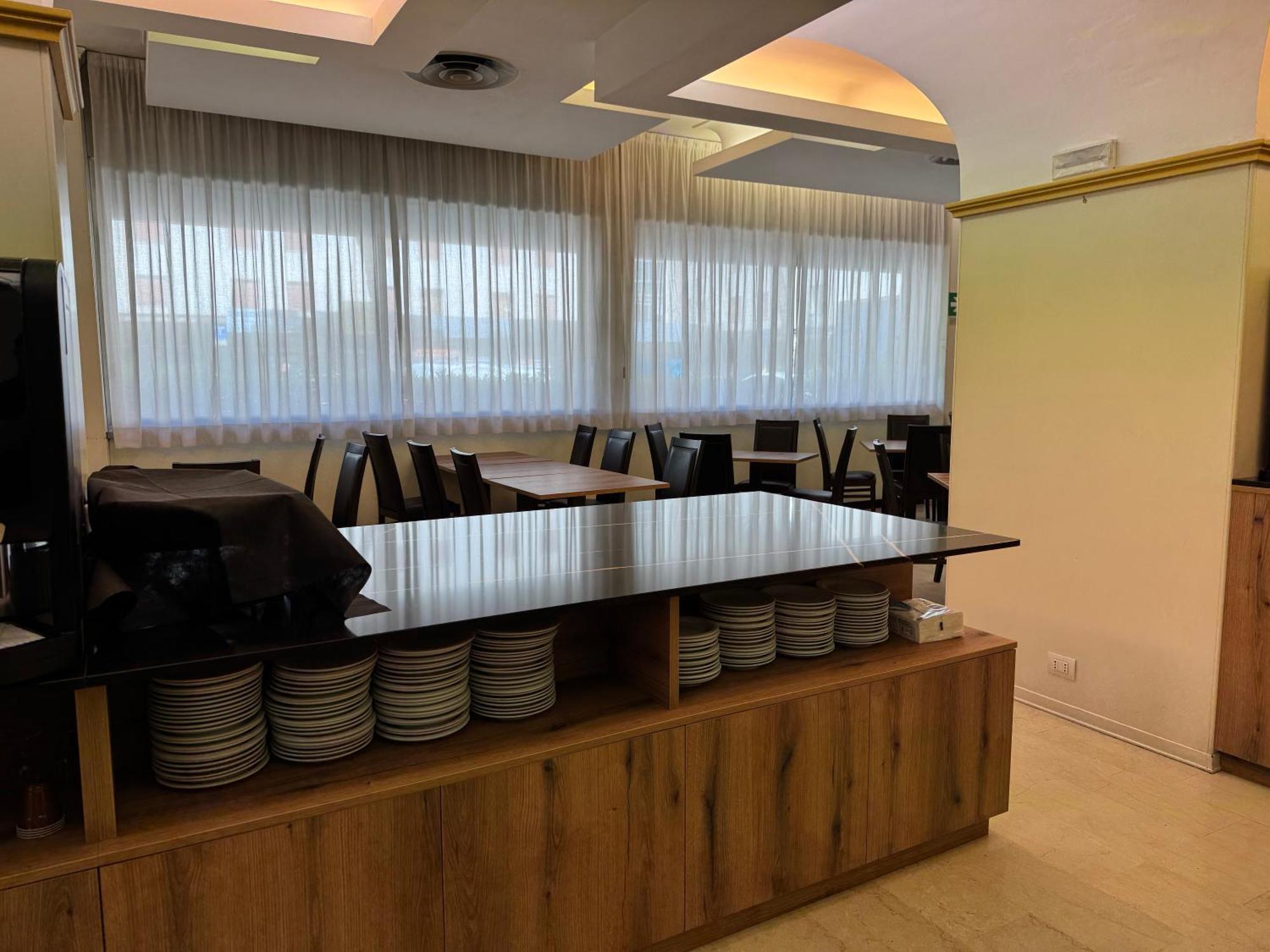 Hotel Albatros Mestre Bagian luar foto